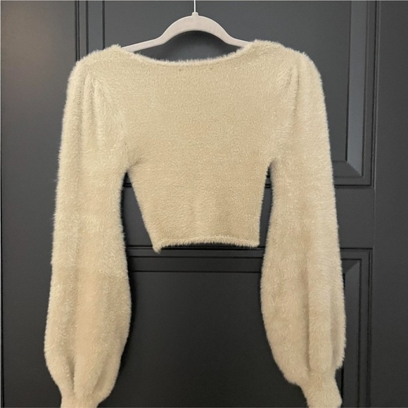 Tan sweater - Picture 3 of 3